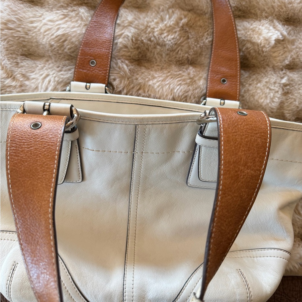 Vintage Coach Cream Leather shoulder purse #9544 - Picture 5 of 10